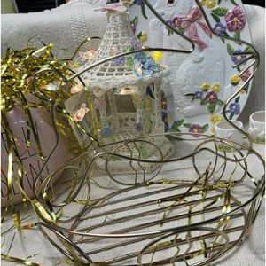 Large wire bunny shape basket